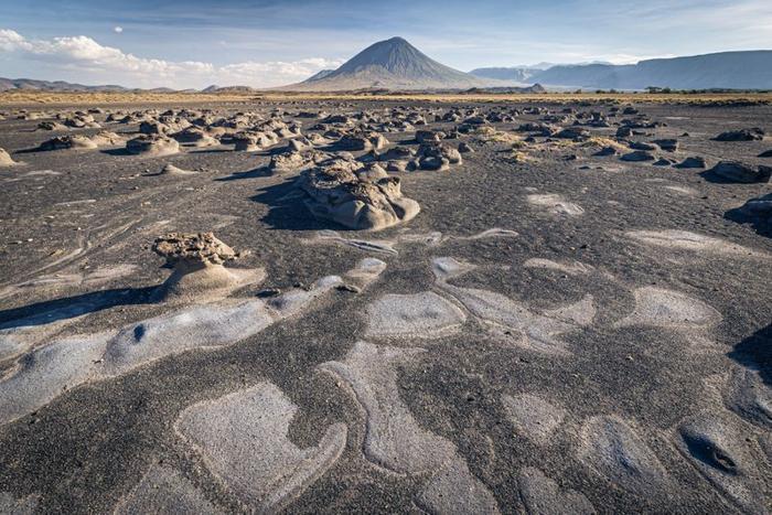 Lava nera e misteri: il vulcano Ol Doinyo Lengai in Tanzania 1 ol doinyo lengai m.jpg