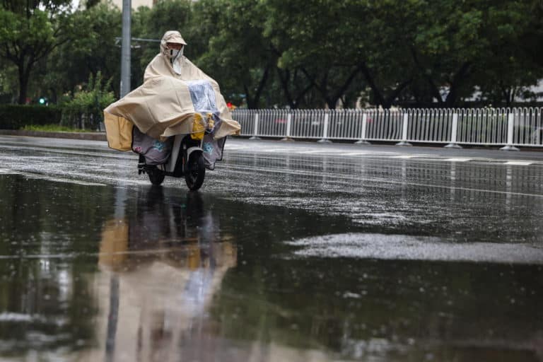 Cina, inondazioni e forti piogge uccidono 11 persone. Si cercano ancora diversi dispersi – Il video 1 pioggia generica cina scaled.jpg