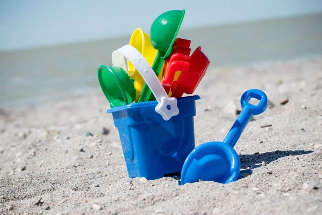 riciclo giochi da spiaggia.jpg