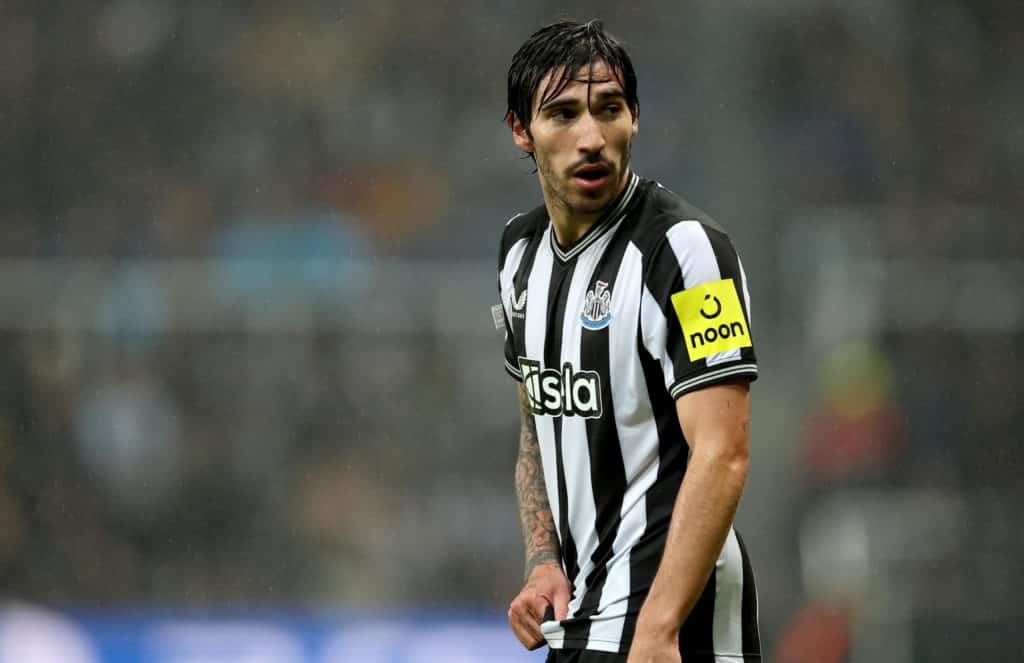 sandro tonali maglia newcastle scaled.jpg