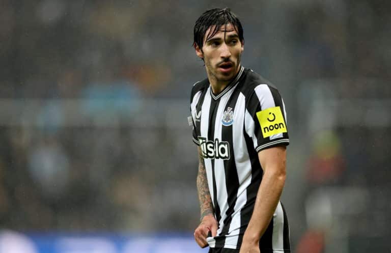 sandro tonali maglia newcastle scaled.jpg