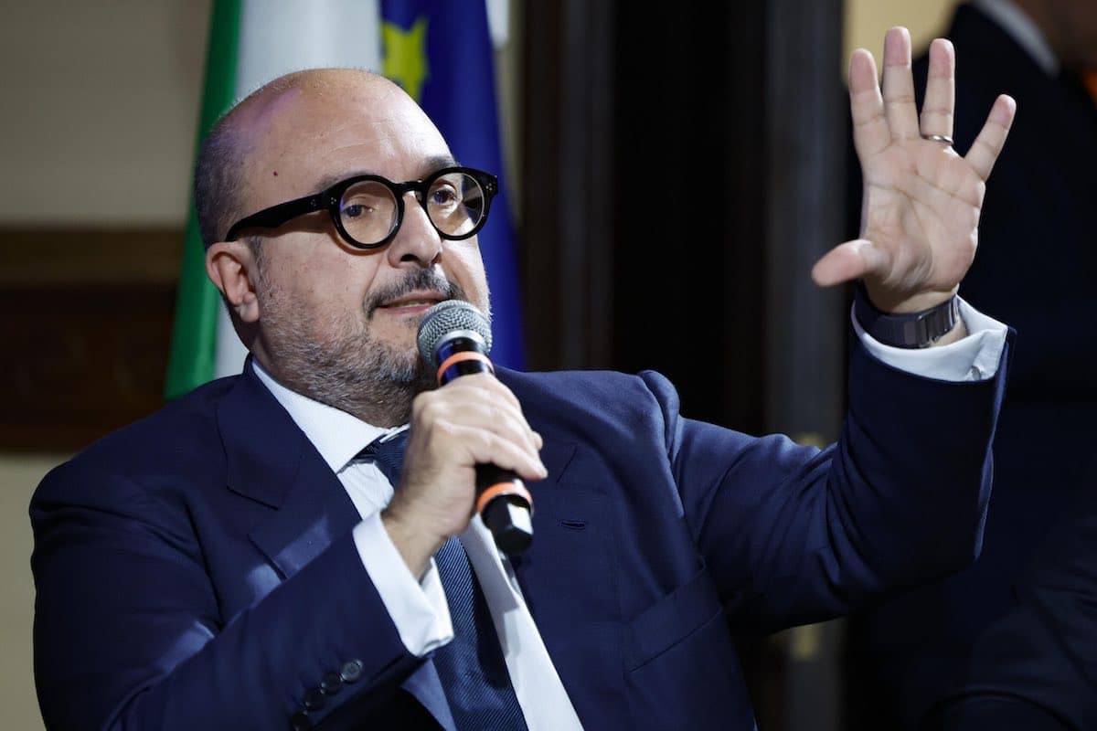 «Celebriamo i 250 anni di Napoli». La nuova gaffe di Sangiuliano travolge il suo social media manager: «Colpa sua, ora s’è dimesso» 1 sangiuliano neapolis.jpg