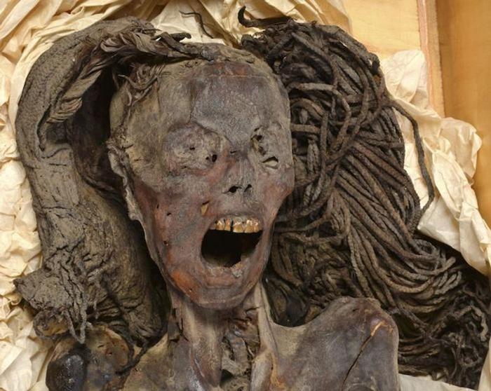 screaming woman mummmy m.jpg