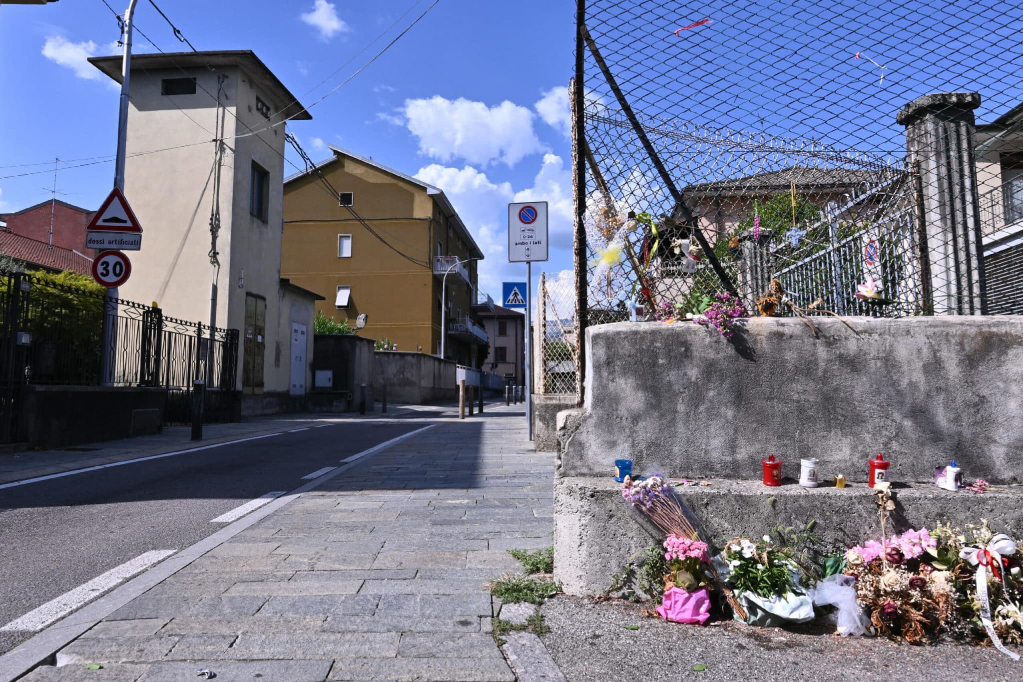 Sharon Verzeni, da domani i Carabinieri tornano sul luogo dell’omicidio. E il sindaco di Terno d’Isola chiude le strade per le indagini 1 sharon verzeni luogo omicidio scaled.jpg