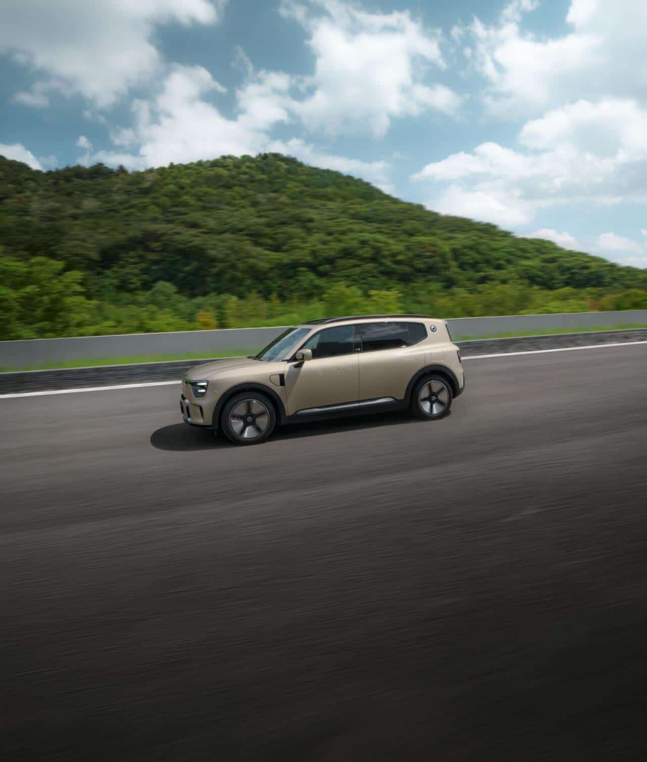 Nuova Smart #5: piattaforma da 800 volt e 740 km di autonomia 1 smart hashtag5 premium 05 scaled e1724921763563.jpg
