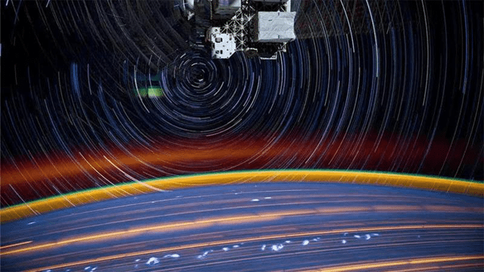 Stelle invisibili dalla ISS: il segreto svelato 1 space station star trail m.png
