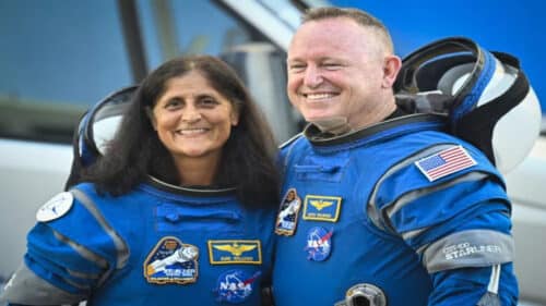stuck nasa astronauts 1 500x281.jpg