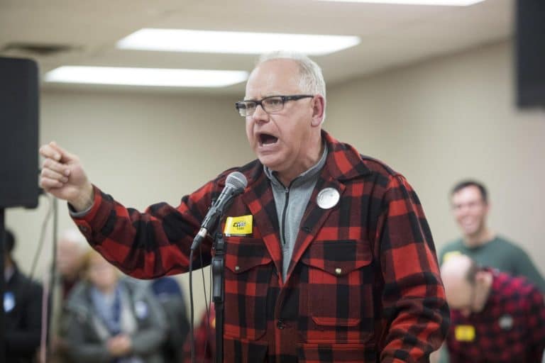 L’aborto, il salario minimo e «gli strani»: chi è Tim Walz, il mite radicale scelto da Kamala Harris come vice 1 timwalz scaled.jpg