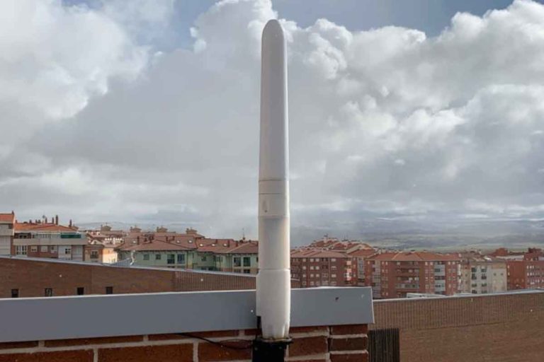 L’innovativa turbina eolica silenziosa messa a punto dagli scienziati genera una potenza pazzesca senza pale (e senza disturbare gli uccelli) 4 turbina con vibrazione eolica.jpg