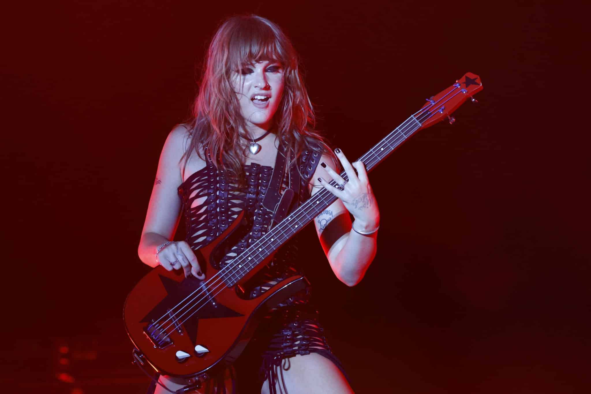 La nuova avventura di Victoria De Angelis, la bassista dei Maneskin lancia un singolo con la popstar Anitta – Il video 1 victoria maneskin scaled.jpg