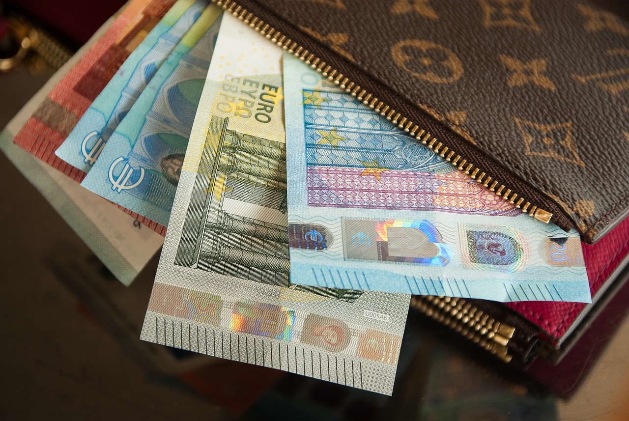 wallet money pixabay.jpg