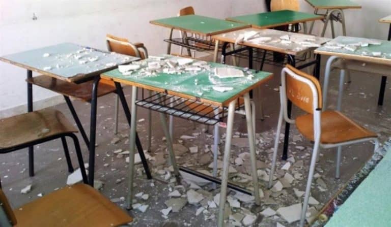 27desk2 piccola crolli scuola arge.jpeg