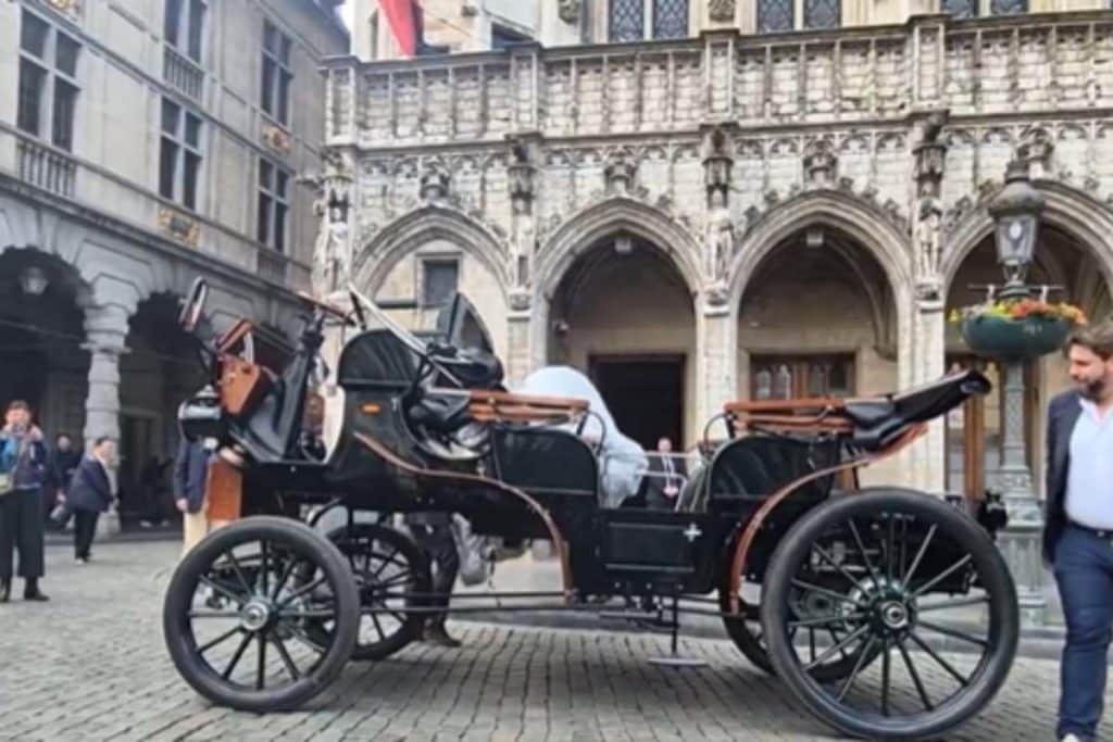 Carrozze elettriche.jpg