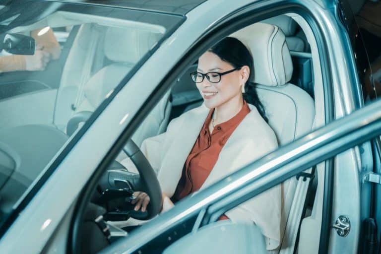 Cliente intenta ad acquistare auto e1725522890711.jpg