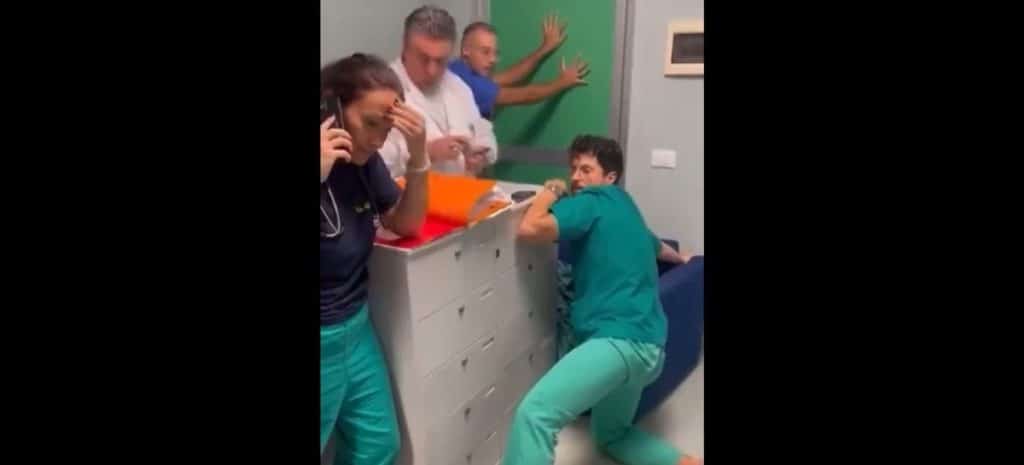 Foggia medici e infermieri chiusi per furia familiari ragazza deceduta.jpg