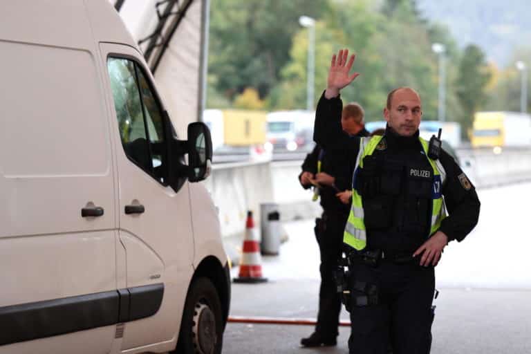 La Germania reintrodurrà controlli di polizia a tutte le frontiere: la svolta del governo Scholz dopo gli attentati (e la batosta elettorale) 1 Germania controlli frontiera.jpg