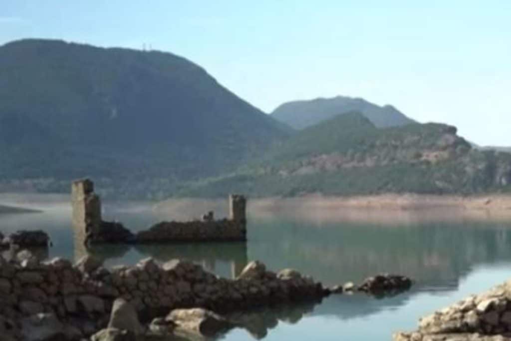 Lago di Mornos.jpg