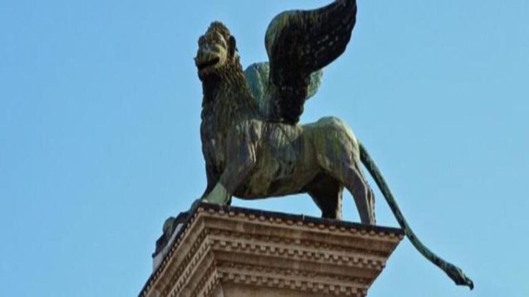 Lion of Venice min 1 1.jpg