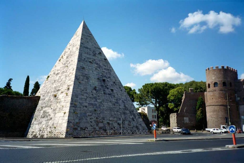 Piramide Cestia.jpg