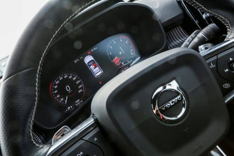 Quadro strumenti Volvo XC40 Hybrid.jpg