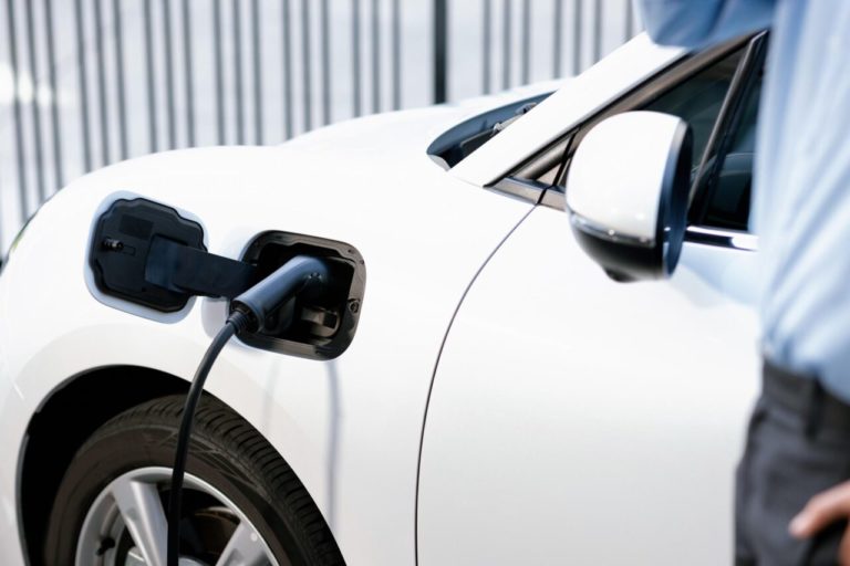 Ricarica auto elettrica e1727192897447.jpg