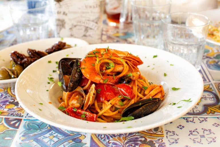 Spaghetti allo scoglio scaled.jpg