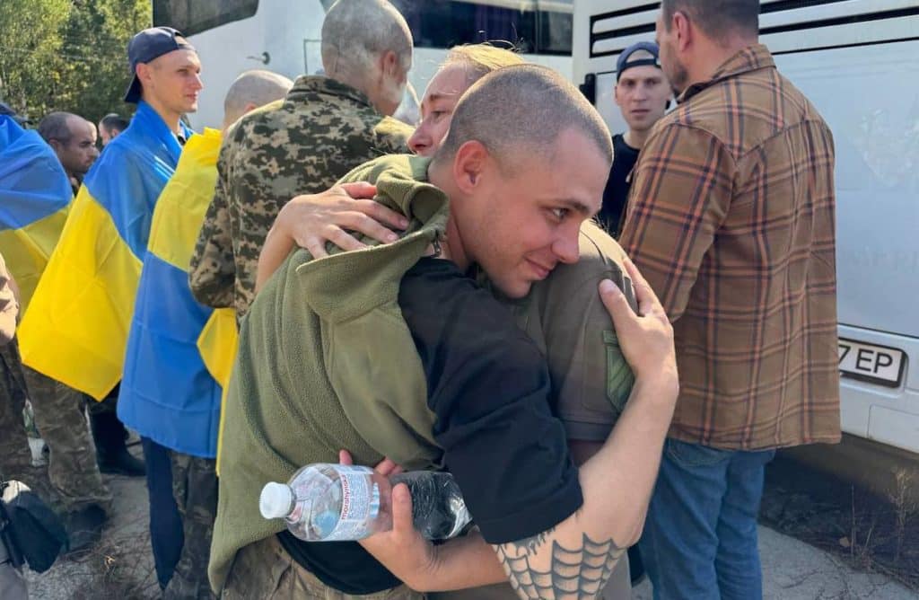 abbraccio liberazione Ucraina.jpeg
