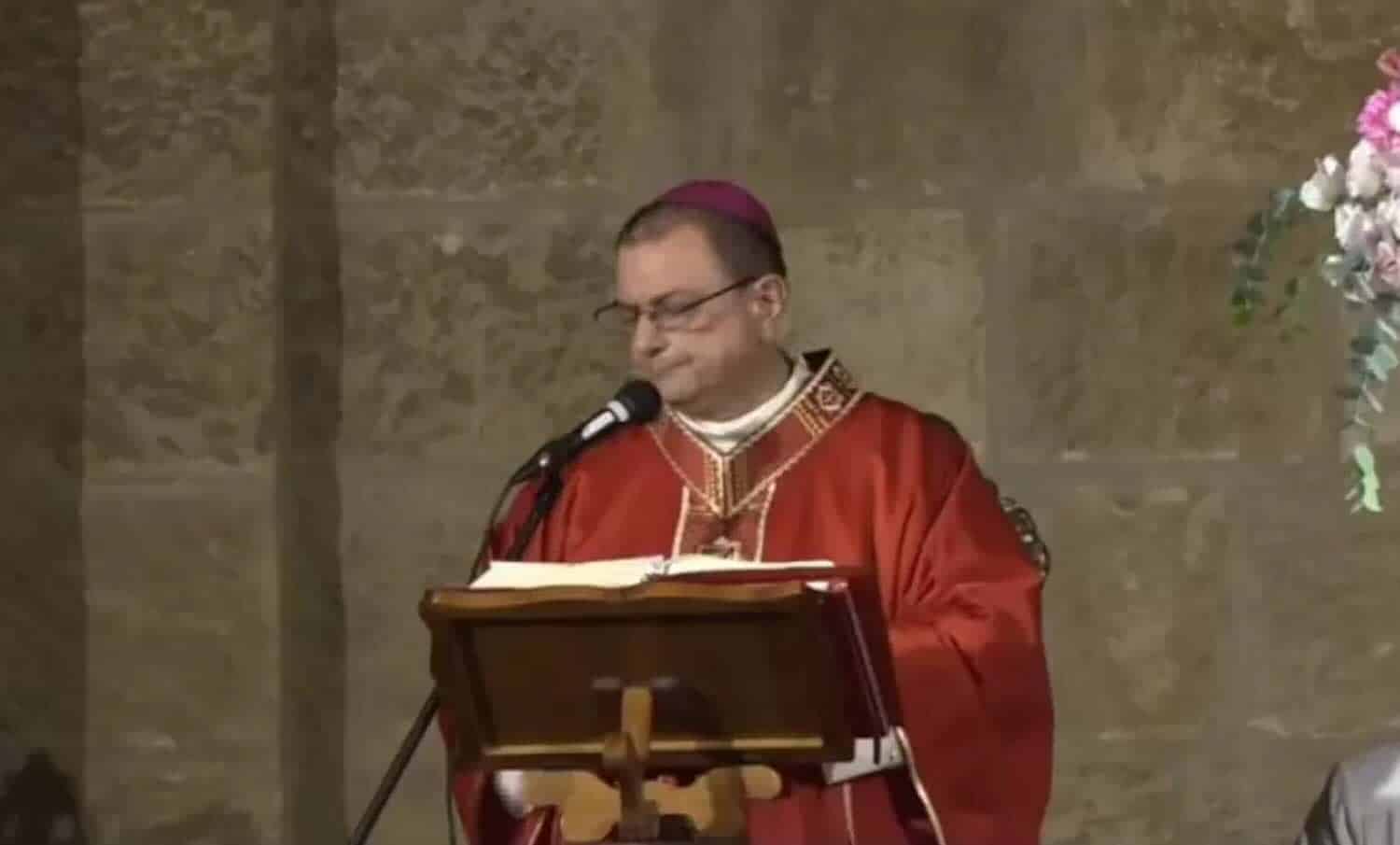 Urlano «basta» al discorso del vescovo alla festa patronale di Brindisi, monsignor Intini rinuncia all’omelia: «Scelgo di tacere» 1 brindisi vescovo intini.jpg