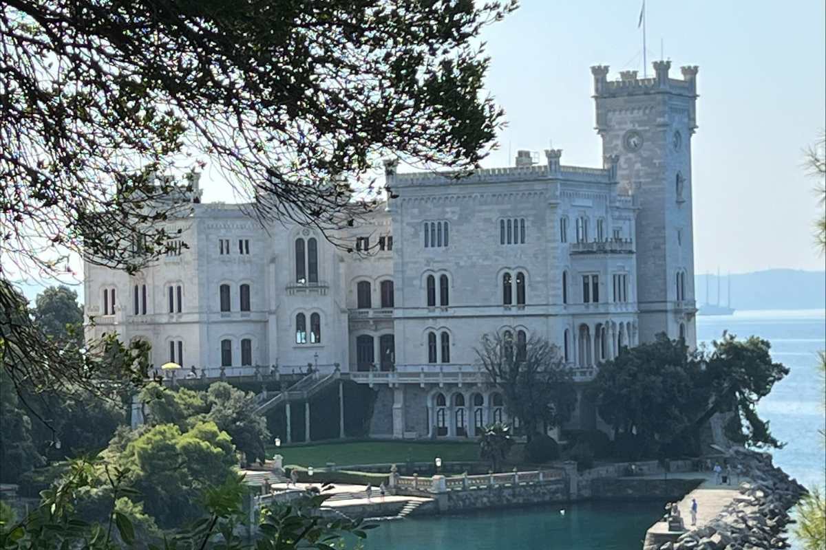 castello miramare.jpg