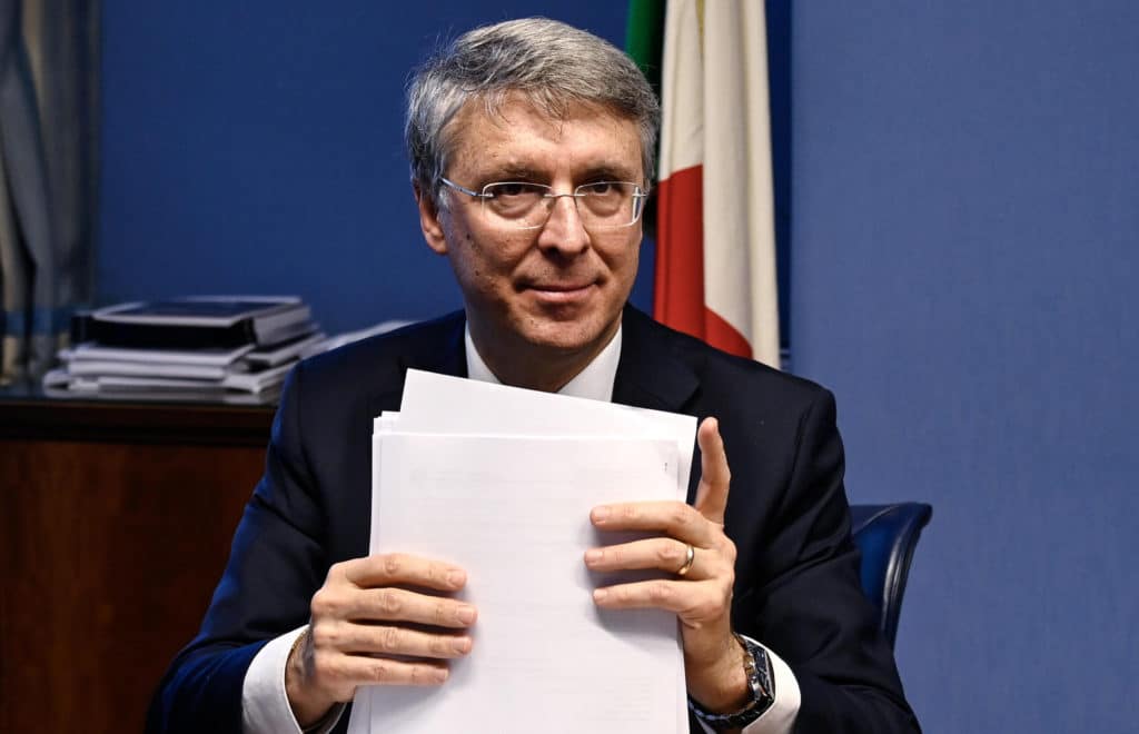 dossieraggi raffaele cantone scaled.jpg
