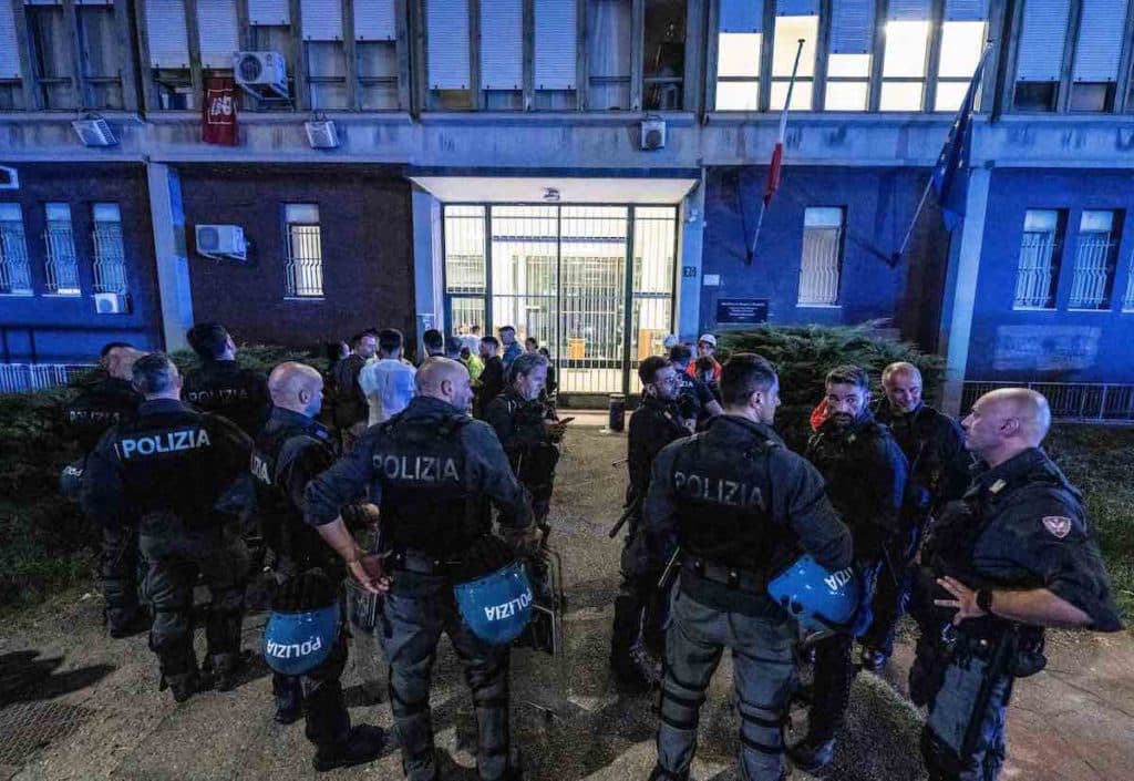 evasione carcere minorile beccaria fratelli milano.jpg