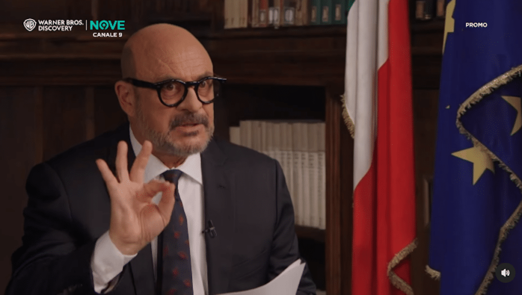 maurizio crozza parodia sangiuliano.png