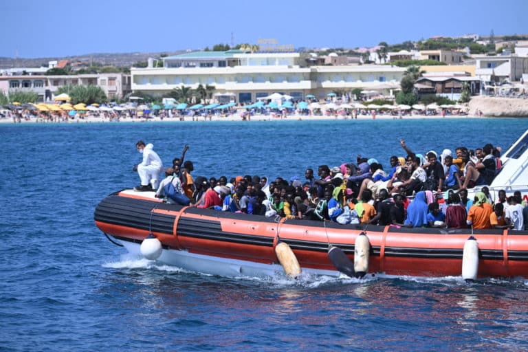 migranti scaled.jpg