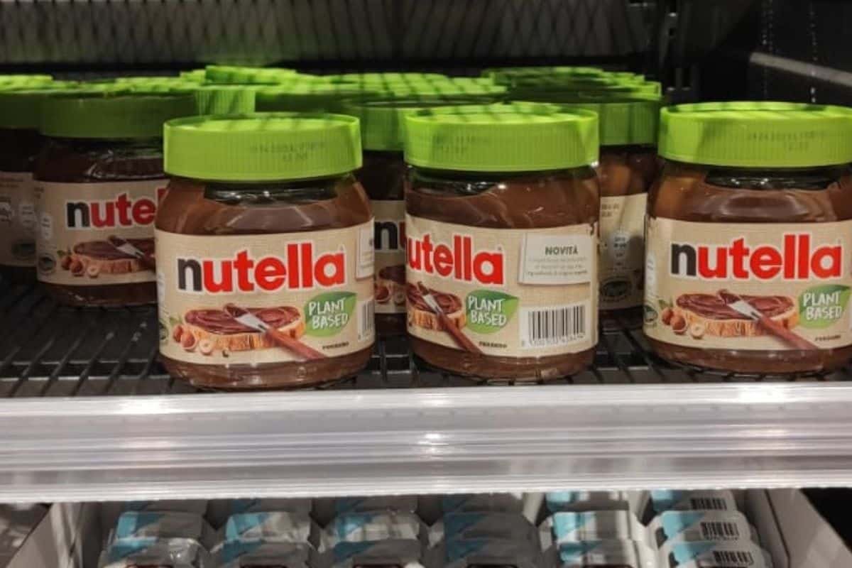 Abbiamo assaggiato per voi la nuova Nutella vegana 1 nutella vegan scaffale.jpg