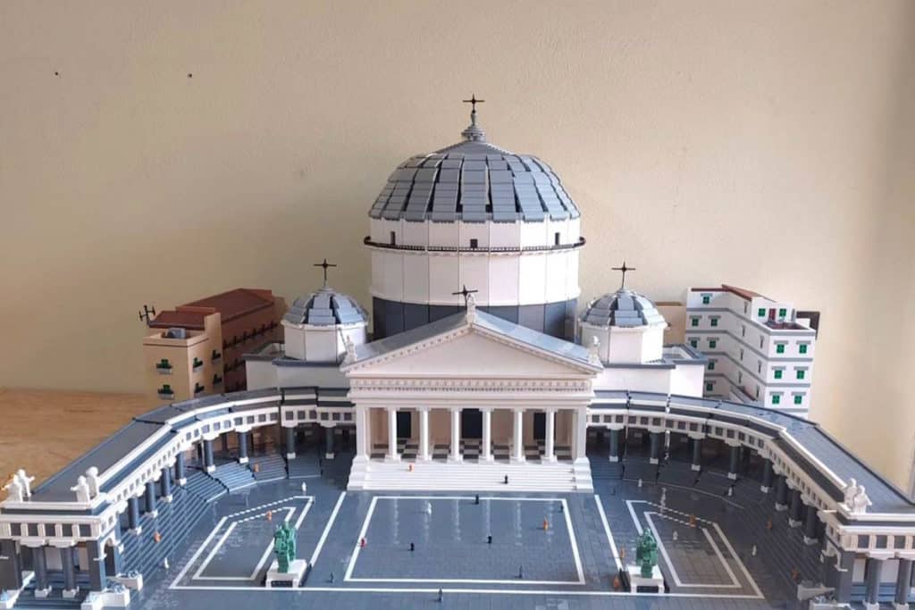 piazza plebiscito lego.jpg
