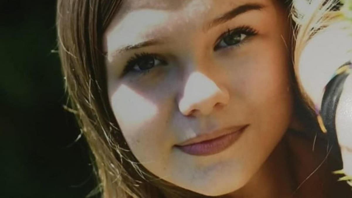 Morte di Aurora, spunta un super-testimone: «Ho visto il ragazzo buttarla giù dal balcone». Oggi l’udienza di convalida del fermo per il 15enne 1 112812390 842b5161 b5d9 402b 91dc a94cb2993bc4.jpg