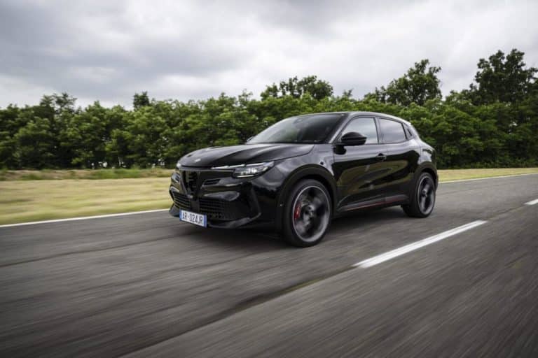 AlfaRomeoJunior Dynamic scaled e1728379061248.jpg