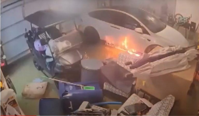 Auto elettrica alluvionata si incendia in garage 1024x597.jpg