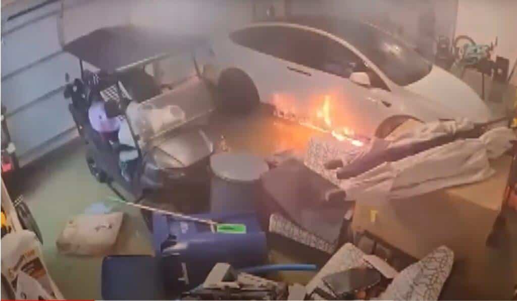 Florida: “EV fuori dai garage” dopo un’alluvione 1 Auto elettrica alluvionata si incendia in garage 1024x597.jpg