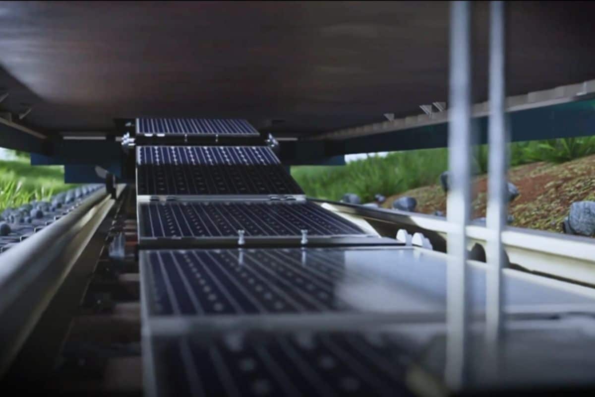 Binari fotovoltaici: in Svizzera il treno viaggia sull’energia pulita 1 Binari fotovoltaici.jpg