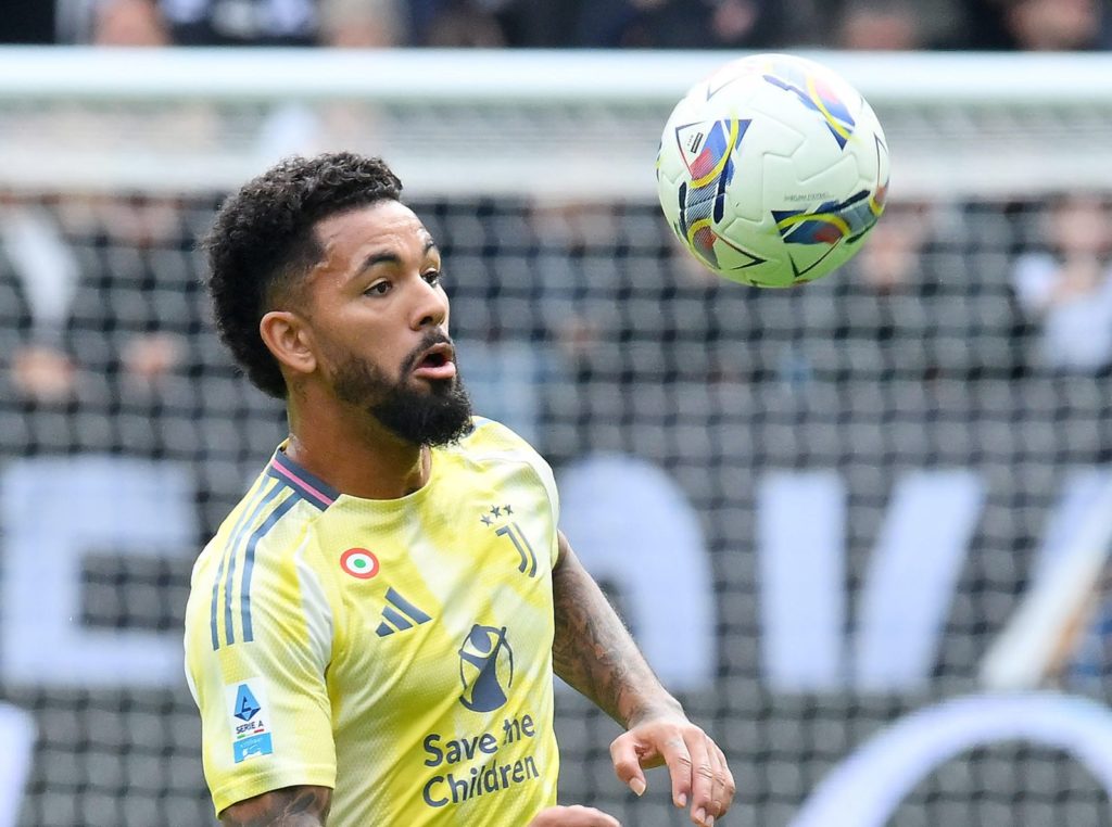 Douglas Luiz juventus stop.jpeg