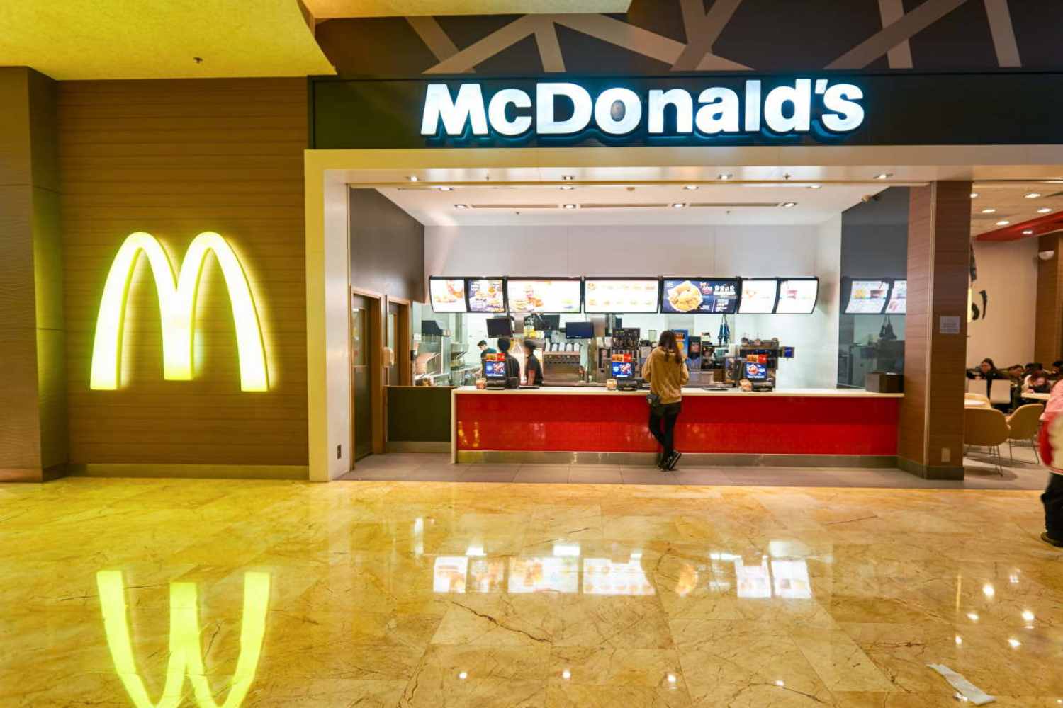 Focolaio di E. coli nei McDonald’s: 49 persone ammalate e un anziano deceduto, ti spiego cosa sta succedendo 1 E. Coli McDonalds.jpg