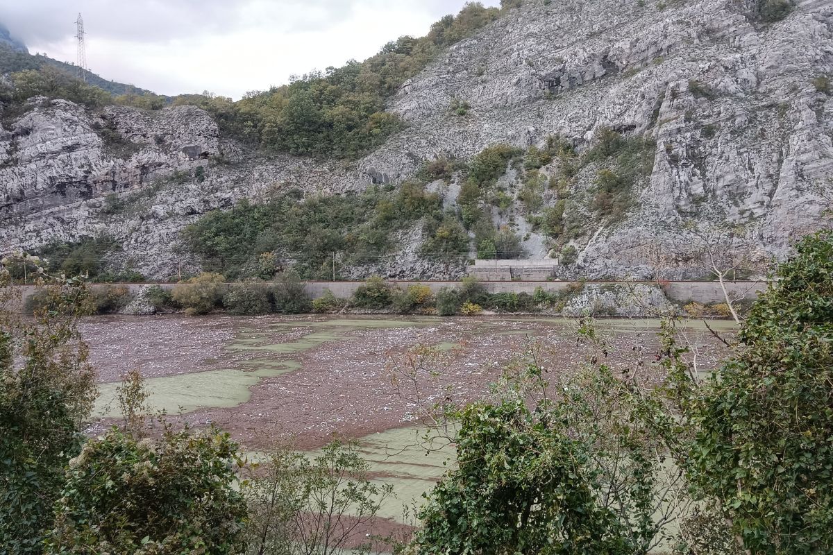 Bosnia Erzegovina: dopo l’alluvione, il fiume Neretva soffoca tra i rifiuti 1 Fiume Neretva in Bosnia 2.jpg