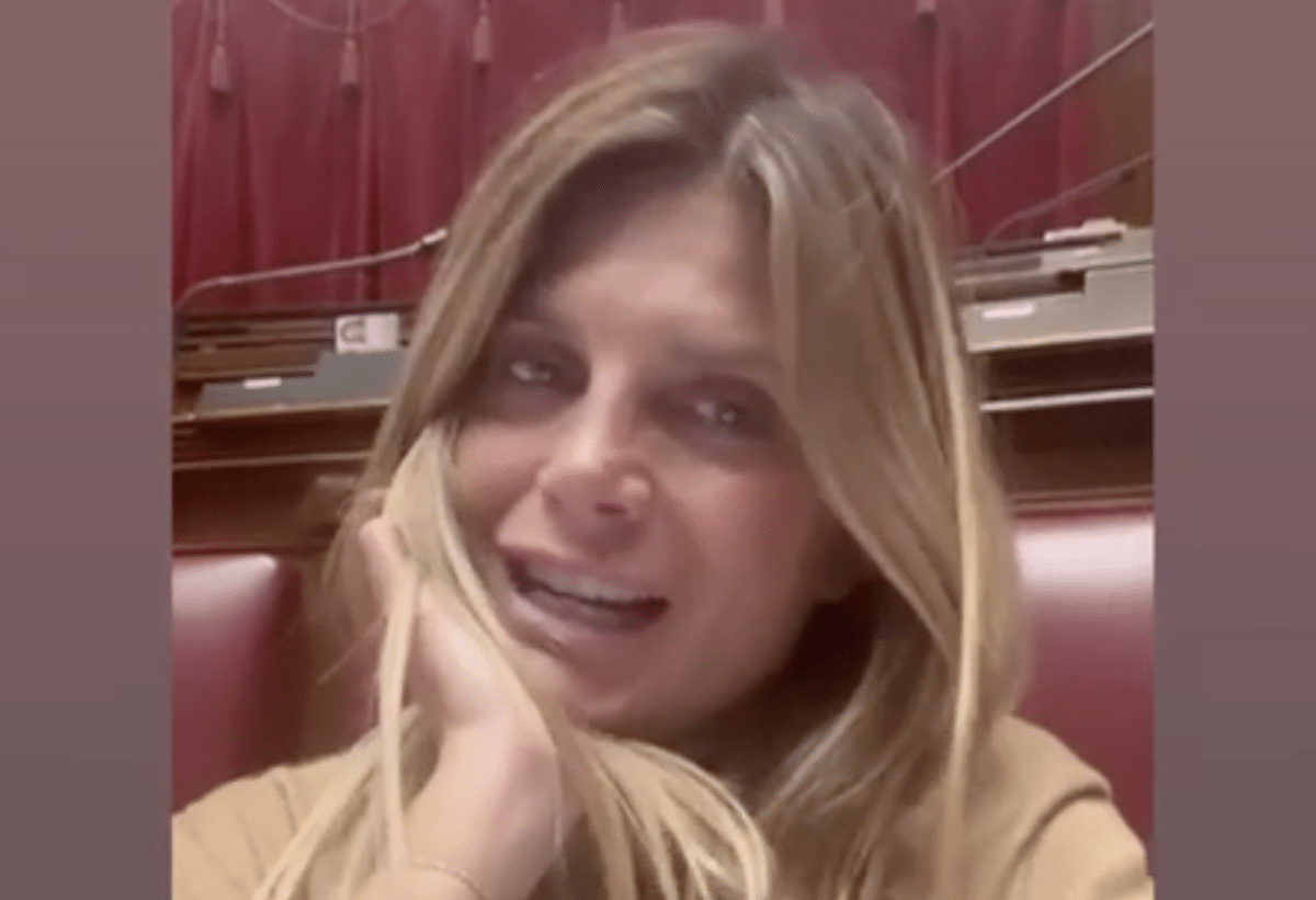 Laura Ravetto derubata sul treno, l’ira della leghista in Aula senza trucco: «Gli venisse un’allergia!» – Il video 1 Laura Ravetto.png