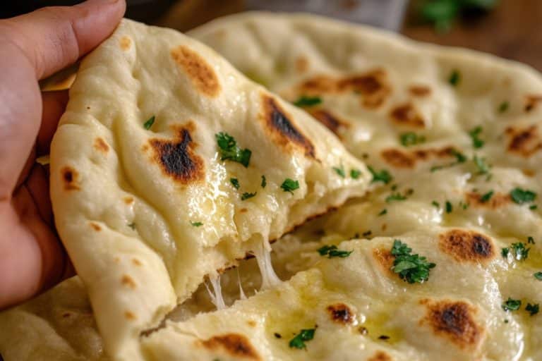 Pane naan al formaggio scaled.jpg