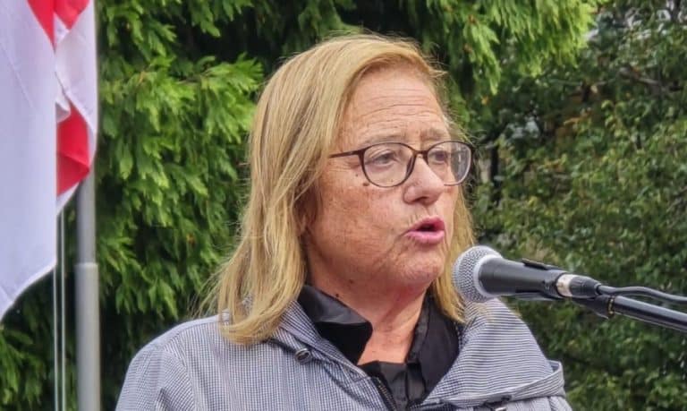 Paola Frassinetti simpatie nere.jpg