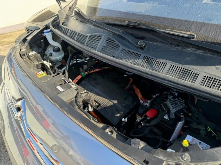 Problemi riparazione auto elettriche Stellantis EV Clinic 1 e1730376919979.jpg