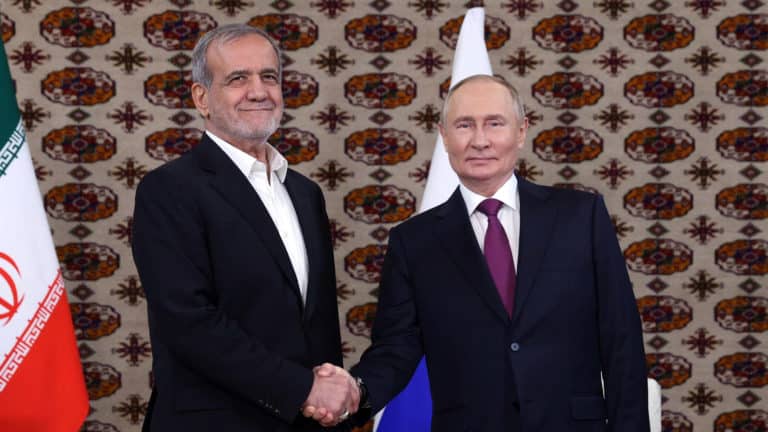 Putin Masoud Pezeshkian.jpg