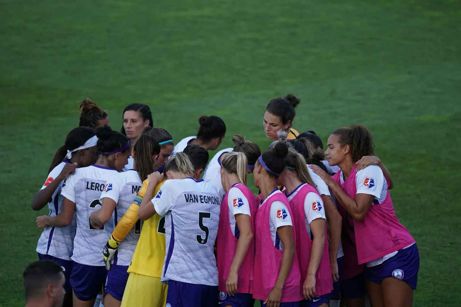 “Violano i diritti delle donne e inquinano il Pianeta”, più di 100 calciatrici scrivono alla FIFA contro l’Arabia Saudita e gli sponsor fossili 1 calciatrici.jpg