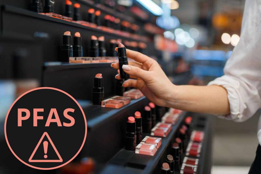 La verità che non ti aspetti sui PFAS: vengono aggiunti volontariamente a 1700 cosmetici, i prodotti più a rischio 2 rossetti pfas
